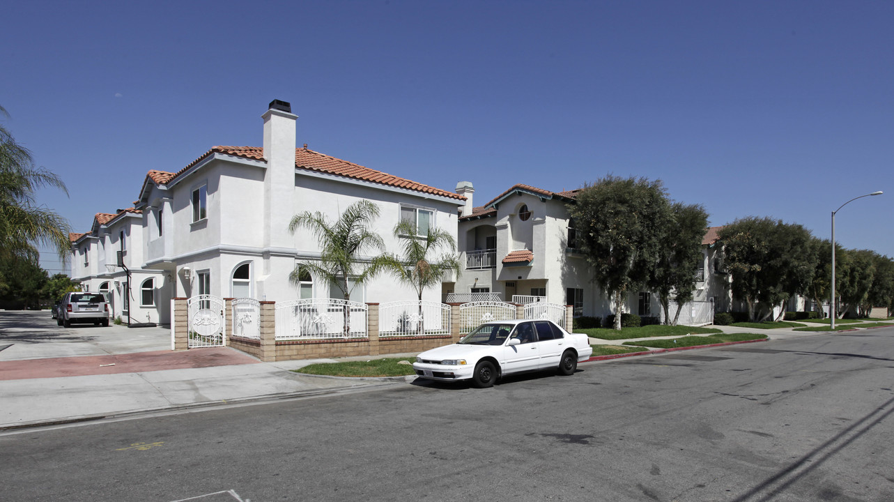 175-241 N Coffman St in Anaheim, CA - Building Photo