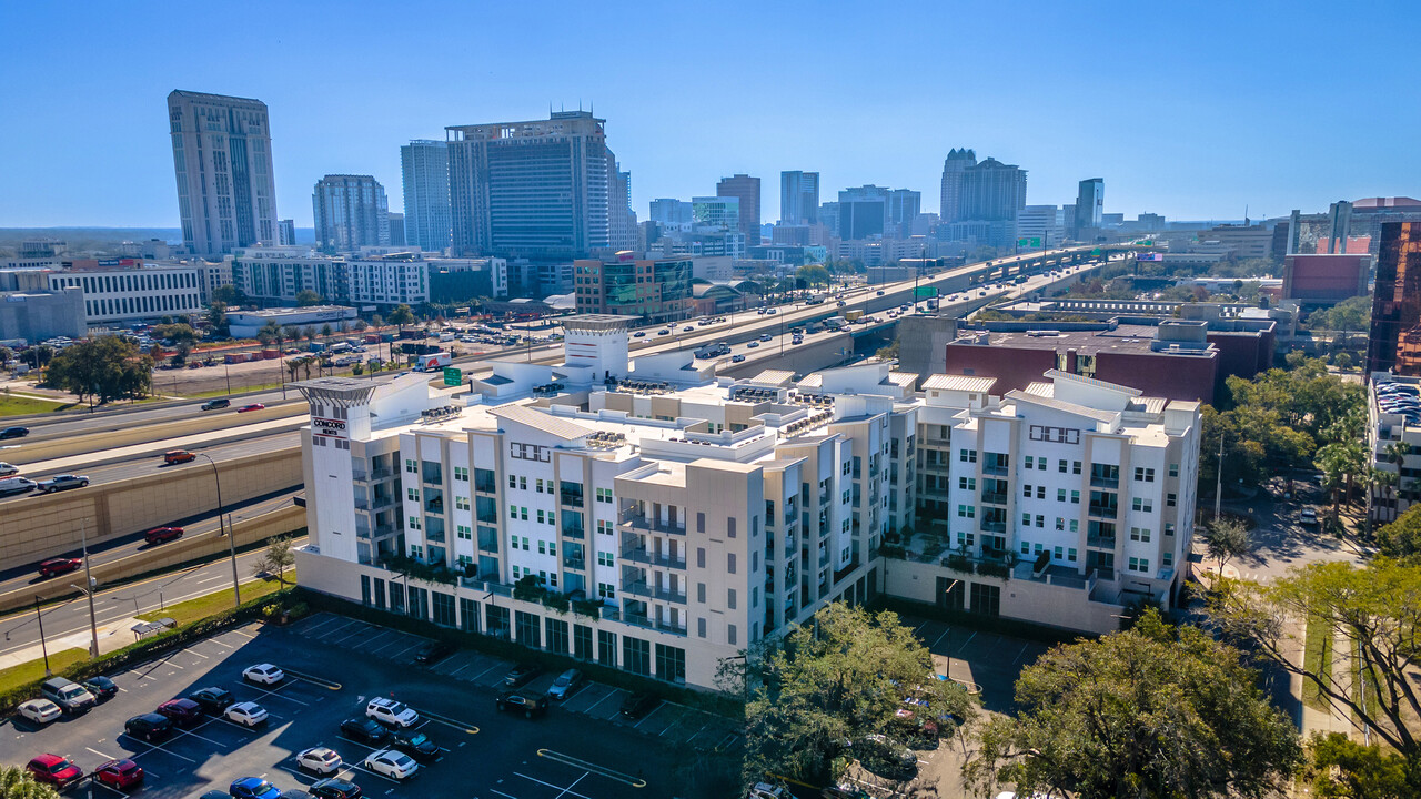 Lexington Court in Orlando, FL - Building Photo