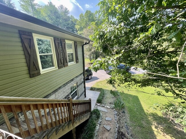 225 Darnell Ln in Wilkesboro, NC - Building Photo - Building Photo