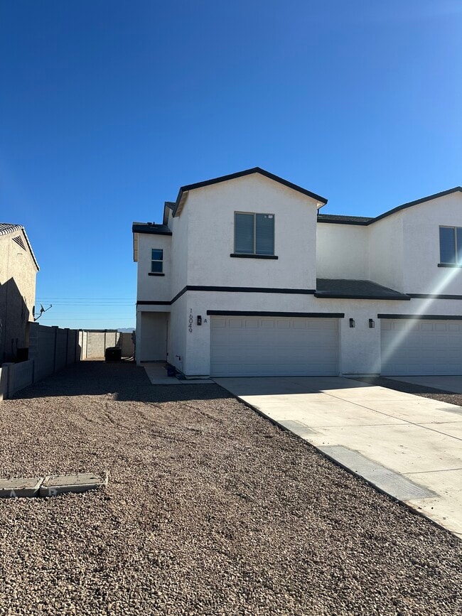 16049 S Yava Rd in Arizona City, AZ - Foto de edificio - Building Photo