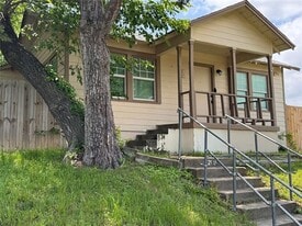 1208 E Magnolia Ave in Fort Worth, TX - Building Photo