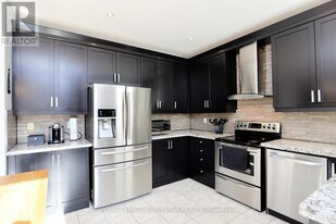 49 Eberhardt Dr in Wasaga Beach, ON - Building Photo