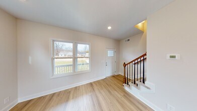 451 Mattingly Dr in Clarksville, TN - Foto de edificio - Building Photo