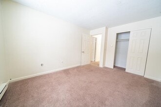 1 Charleston Ave in Londonderry, NH - Building Photo - Building Photo