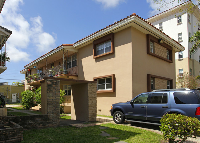 110 Zamora Ave in Miami, FL - Building Photo - Building Photo