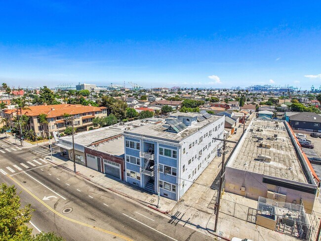 1318 S Pacific Ave in San Pedro, CA - Foto de edificio - Building Photo