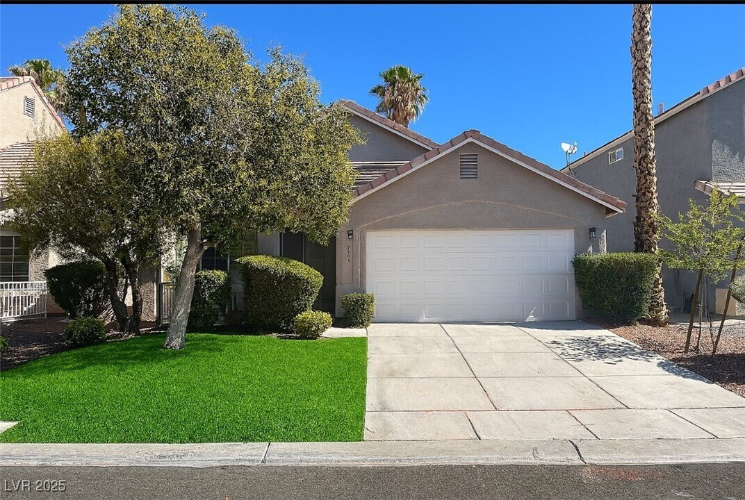 564 Pomerol Ave in Las Vegas, NV - Building Photo