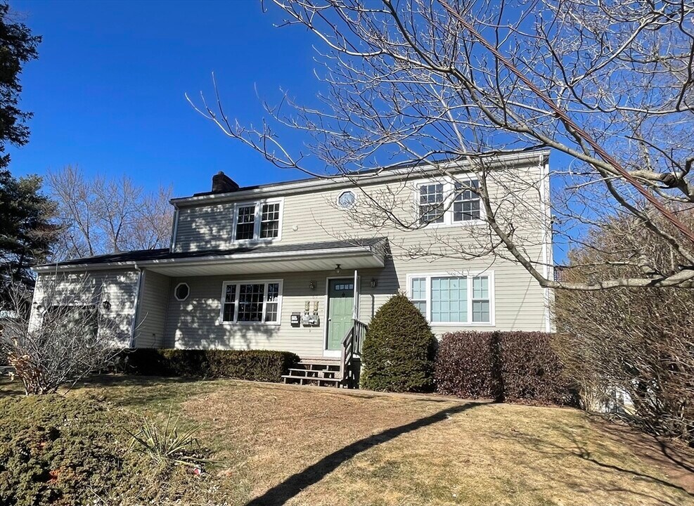 60 Orchard St in Bellingham, MA - Building Photo