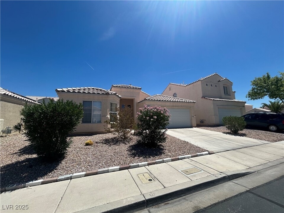 1594 Raining Hills St in Henderson, NV - Building Photo