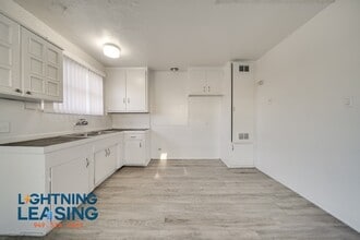 14753 Vanowen St in Los Angeles, CA - Building Photo - Building Photo