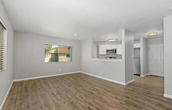 7565 Charmant Dr in San Diego, CA - Building Photo - Building Photo