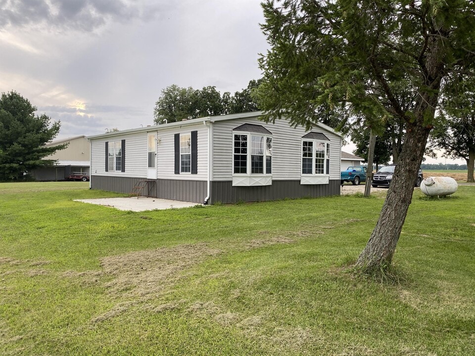 6388 State Rd in Hillsdale, MI - Building Photo