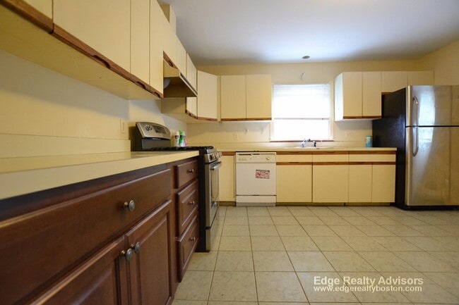 47 Dighton St, Unit 1 in Boston, MA - Building Photo - Building Photo