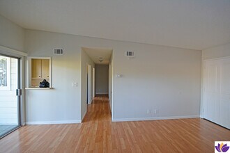 131 N Florence St, Unit 0 in Burbank, CA - Building Photo - Building Photo