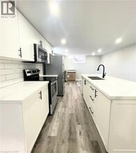 242 W 17th St in Hamilton, ON - Building Photo - Building Photo