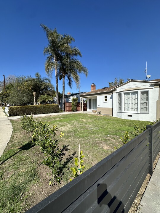 2558 Cotner Ave in Los Angeles, CA - Building Photo