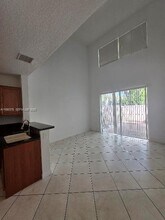 11525 NW 71st St in Miami, FL - Building Photo - Building Photo