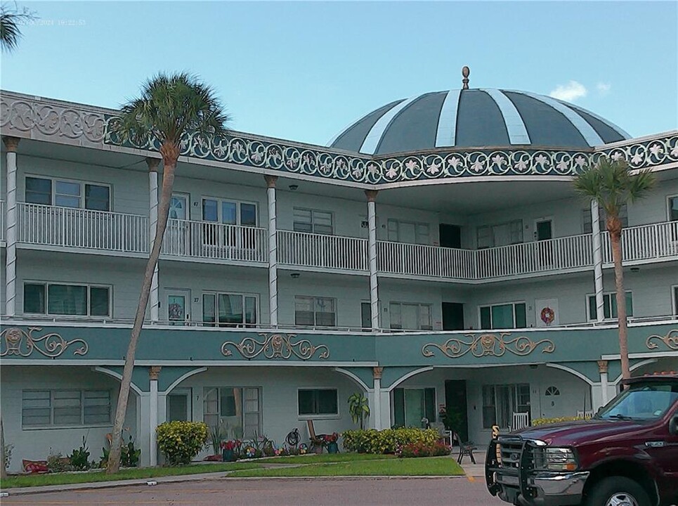 2381 Ecuadorian Way in Clearwater, FL - Building Photo