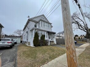 45 Randolph St in Stratford, CT - Building Photo - Building Photo