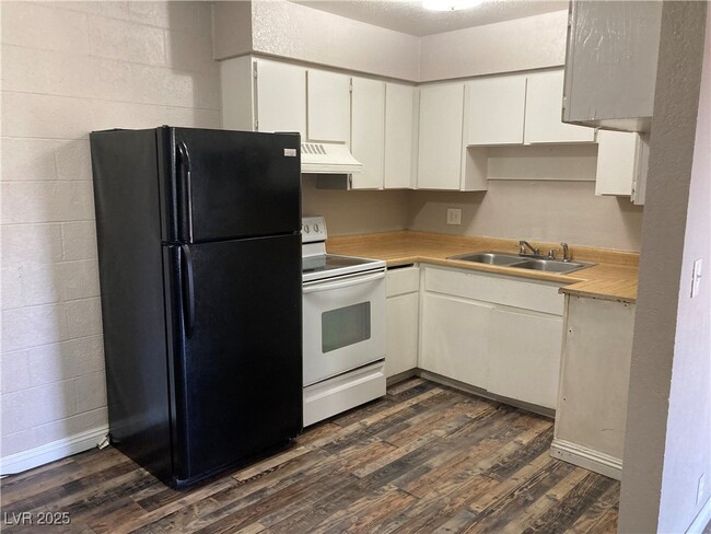 property at 575 S Royal Crest Cir