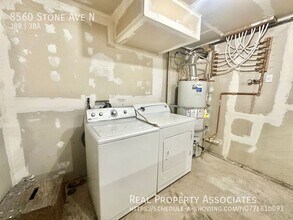 8560 Stone Ave N in Seattle, WA - Building Photo - Building Photo