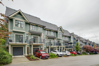 4250 Marine Dr in Burnaby, BC - Building Photo - Building Photo