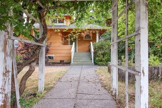 5114 SE 58th Ave in Portland, OR - Building Photo - Building Photo