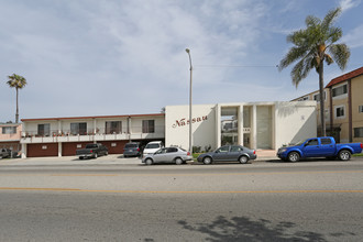 Nassau in Oxnard, CA - Building Photo - Building Photo