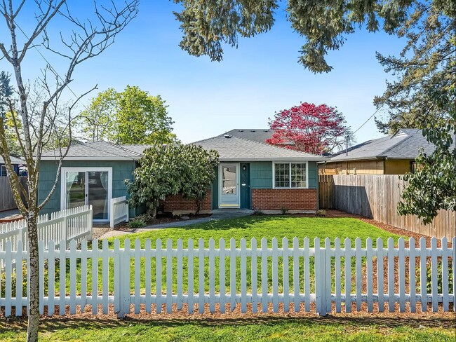 7414 SE Ogden St in Portland, OR - Building Photo - Building Photo