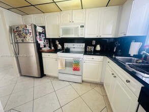17878 N Bay Rd in Sunny Isles Beach, FL - Building Photo - Building Photo