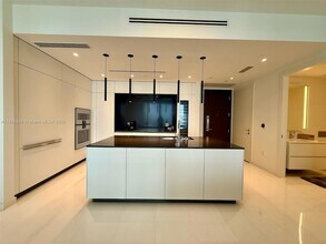 300 Biscayne Blvd Way, Unit 2706 in Miami, FL - Building Photo - Building Photo