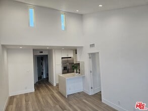 11675 Darlington Ave in Los Angeles, CA - Building Photo - Building Photo