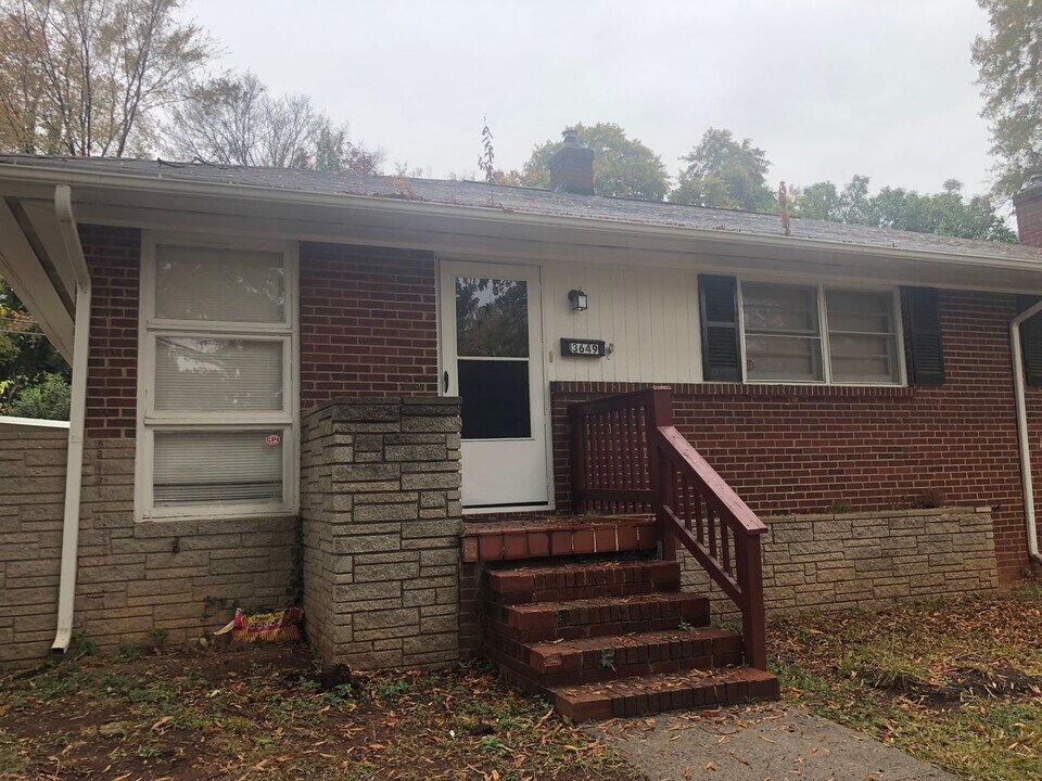 3649 Dresden Dr E in Charlotte, NC - Building Photo