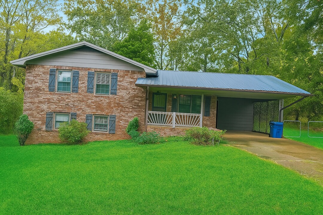 926 Carson Ln SW in Jacksonville, AL - Building Photo