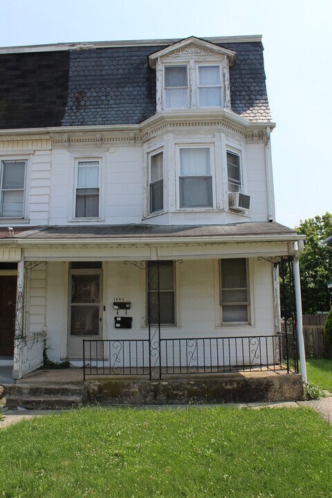 1336 W Philadelphia St in West York, PA - Building Photo