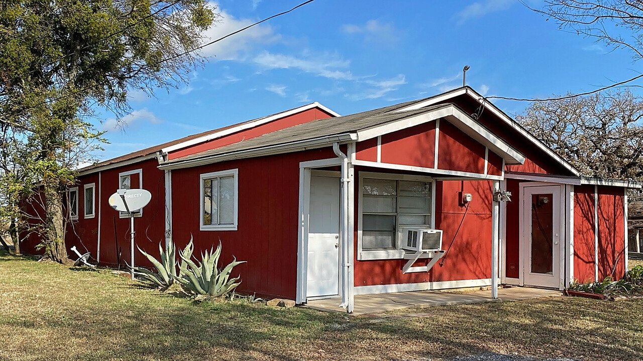 10608 County Rd 1020, Unit Apt. 7 in Burleson, TX - Building Photo