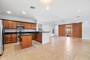 811 S Federal Hwy, Unit 4 in Lake Worth Beach, FL - Building Photo
