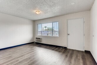 4600 University Center Dr in Las Vegas, NV - Building Photo - Building Photo