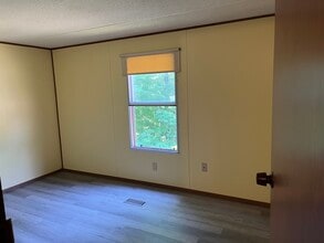 26 Charles Dr in Bristol, VT - Building Photo - Building Photo