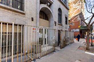 165 Henry St in New York, NY - Building Photo - Building Photo