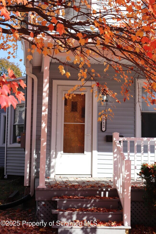 712 W Lackawanna Ave in Blakely, PA - Building Photo - Building Photo