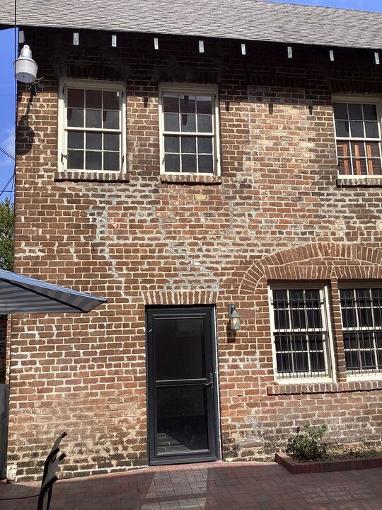 308 E Gaston St-Unit -8ae9ccd1-b278-11ef-b1b4-064024c5b8e5 in Savannah, GA - Building Photo