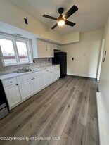 615 3rd St in Dunmore, PA - Building Photo