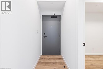 555 Sanatorium Rd in Hamilton, ON - Building Photo - Building Photo