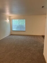Oakridge in Roseburg, OR - Foto de edificio - Interior Photo