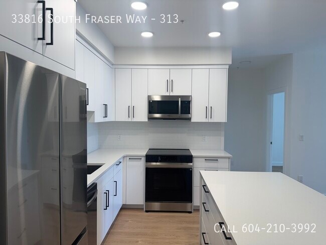 33816 South Fraser Way in Abbotsford, BC - Building Photo - Building Photo