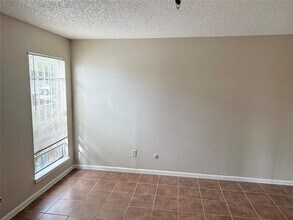10203 Forum Park Dr-Unit -134 in Houston, TX - Building Photo - Building Photo