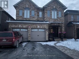 30 Prada Ct in Brampton, ON - Building Photo