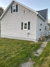 736 W Charles St, Unit 736 in Bucyrus, OH - Building Photo - Building Photo