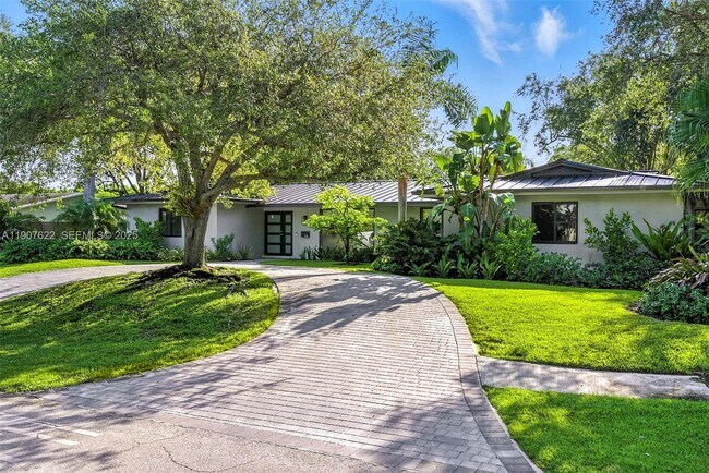 15121 SW 69th Ct in Palmetto Bay, FL - Building Photo - Building Photo